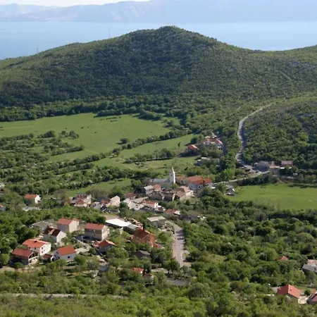 Mi-ma Ul. Prilaz 1 51250, Novi Vinodolski, Hrvatska Daire *