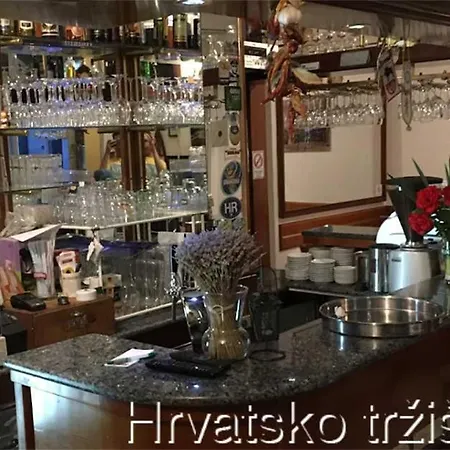 Daire Mi-ma Ul. Prilaz 1 51250, Novi Vinodolski, Hrvatska *